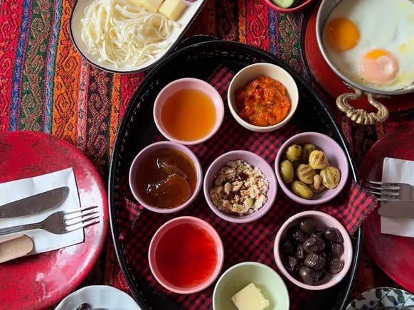 Galata Süheyla breakfast table with colourful plates